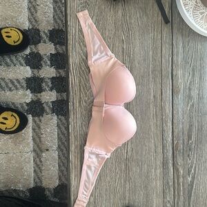 Women’s strapless bra